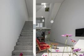 Ngôi nhà như sàn catwalk của cô gái yêu thời trang