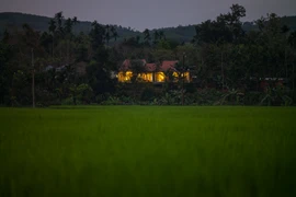View ngắm mây trời từ ngôi nhà ở Quảng Nam