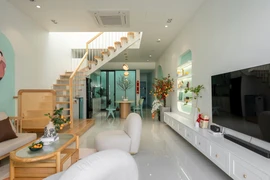 Ngôi nhà trang trí bằng màu xanh mint và hồng pastel 