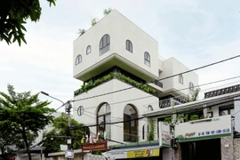 Ngôi nhà thiết kế hình chữ U độc đáo ở Khánh Hòa