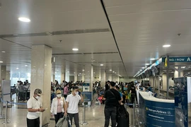 Nhiều đường bay nội địa đã kín chỗ dịp lễ 30-4