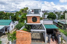 Ngôi nhà có mặt tiền gạch lộ thiên tại TP Bảo Lộc
