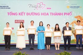 Tổng kết Đường hoa Nguyễn Huệ 2026: Trao bằng khen cho nhiều tập thể, cá nhân