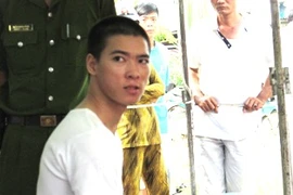 Bênh bạn, người dập não kẻ vào tù