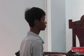 Một người cha đơn thân không biết cách bảo vệ con gái