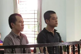 Buồn gia đình, trượt dài vào ma túy và tù tội
