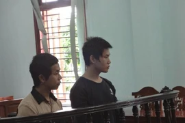 Vào tù vì dùng dao cướp xe xiết nợ