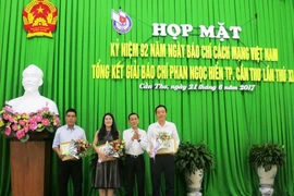 Trao giải báo chí Phan Ngọc Hiển cho 36 tác phẩm