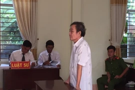 Chủ hãng nước đá dọa bắn nữ công nhân hầu tòa