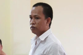 Hy hữu: Hoãn xử tử tù vì tên cha bị cáo... sai