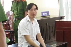 Nguyên đại úy cảnh sát cơ động hầu tòa vì lừa đảo
