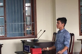 2 mẹ con bị tù vì... giành lại xe vi phạm với công an