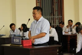Bị cáo anh khóc xin lỗi… bị cáo em tại tòa