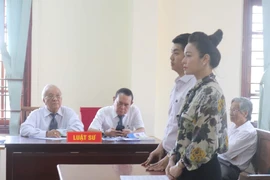 Vụ kiện của ca sĩ Nhật Kim Anh: Thẩm phán rút lui do áp lực
