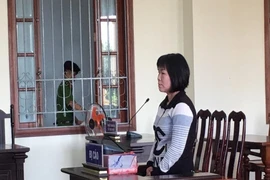 Bênh con, mẹ lãnh án tù