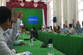 100% đại biểu có mặt tại hội nghị nhất trí giới thiệu ông Trần Việt Trường ứng cử đại biểu HĐND TP nhiệm kỳ 2021-2026. Ảnh: NHẪN NAM