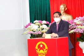 Chùm ảnh Thủ tướng Phạm Minh Chính bỏ phiếu bầu cử ở Cần Thơ