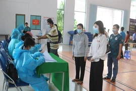 Cần Thơ triển khai tiêm vaccine Vero Cell, Đồng Tháp nới lỏng nhiều hoạt động