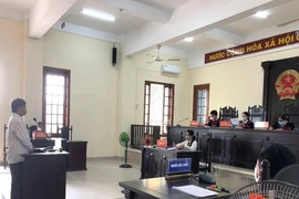 Người chạy xe ôm mất cả chì lẫn chài vì ham bán hàng cấm
