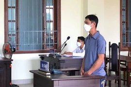 Níu kéo người yêu bằng... dao rồi ra tòa xin án treo