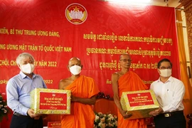 Chủ tịch MTTQ Việt Nam Đỗ Văn Chiến chúc Tết Chôl Chnăm Thmây ở Cần Thơ