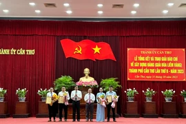 Cần Thơ trao Giải báo chí Búa liềm vàng lần thứ II cho 50 tác phẩm