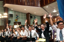 Hàng trăm sinh viên, cán bộ tư pháp hào hứng với phiên tòa đậm chất luật, đẫm chất đời