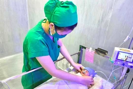 Cần Thơ: 3 phút khẩn cấp cứu sống mẹ và bé bị sa dây rốn hiếm gặp