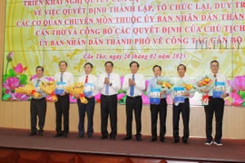 Công bố 39 quyết định của Chủ tịch UBND TP Cần Thơ về công tác cán bộ