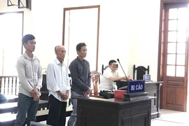 3 cha con bị phạt tù vì chống đối đoàn cưỡng chế thi hành án dân sự
