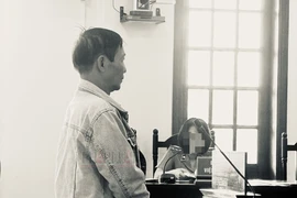 Người đàn ông tung ảnh nóng của người tình lên mạng và giấu ở... chuồng gà