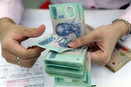 Thống đốc yêu cầu 1 chuyên viên đền bù 214 triệu phí đào tạo