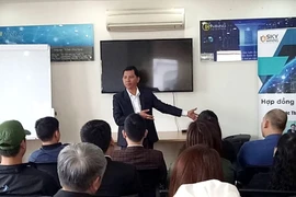 Ông Lê Minh Tâm trong một buổi thuyết trình cho nhà đầu tư. 