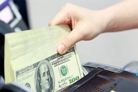 Giá USD thị trường chợ đen vọt lên trên 23.500 VND/USD
