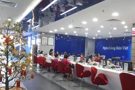Được tặng vàng, tiền lì xì khủng khi đi gửi tiền đầu năm mới 