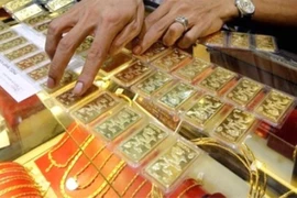 Giá vàng tiếp tục nổi sóng, vọt lên mức cao nhất 5 năm