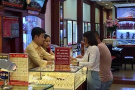Giá vàng, đô la diễn biến trái chiều