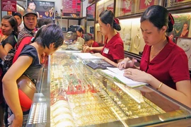 Giá vàng nhảy lên mức cao nhất một tháng qua