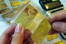 Giá vàng tiếp tục nổi sóng, vọt lên 42,53 triệu đồng/lượng 