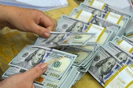 Giá USD tuột dốc không phanh