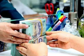 Dễ thở nhờ lùi lộ trình siết vốn ngắn hạn cho vay dài hạn