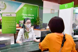 Lãi suất huy động đồng loạt đi xuống, mở dư địa giảm lãi vay
