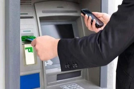 Yêu cầu giảm nhiều loại phí giao dịch ngân hàng