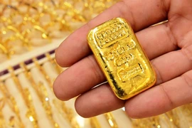 Giá vàng trong nước ngược chiều thế giới