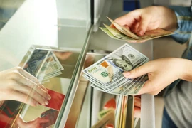 Giá USD tăng mạnh trên thị trường tự do