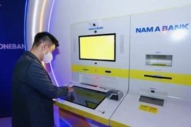 Lần đầu tiên người dân rút tiền, gửi tiền...không cần thẻ