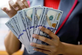 Giá USD chợ đen tiếp tục leo dốc