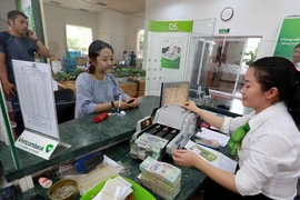 Nhà kinh doanh vẫn chờ giảm lãi suất cho vay 