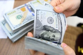 Giá USD chợ đen 'rơi' nhanh chưa từng thấy