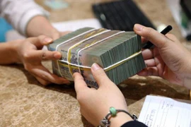 Lãi suất cho vay tiếp tục 'rơi', có nơi giảm 3,6%
